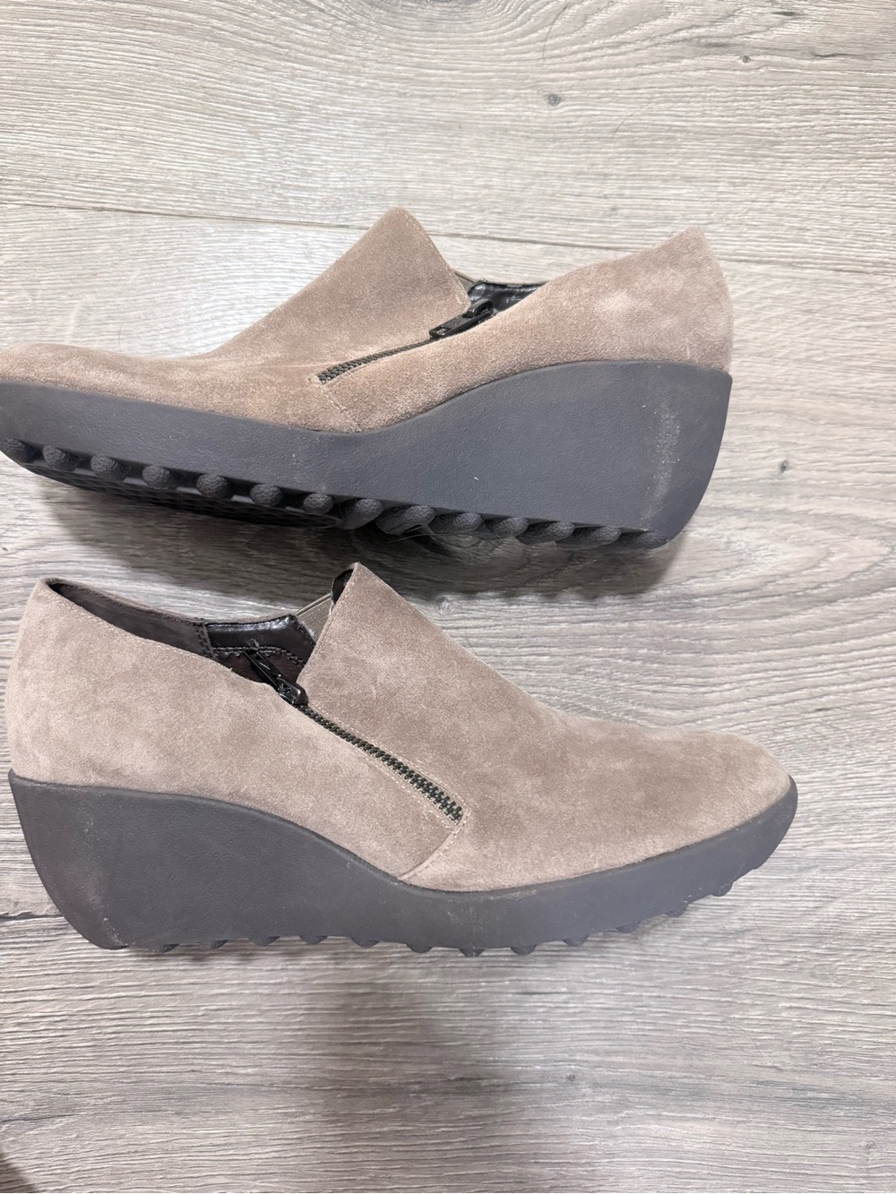 Aerosoles Women's Taupe Suede Wedge Zip Casual Shoes - Picture 5 of 6